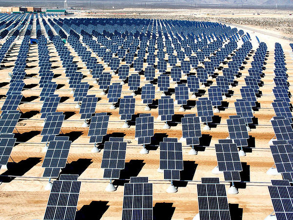 800px giant photovoltaic array