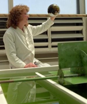 a flask of oil made from microalgae