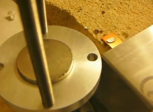 Alloy for generating electricity