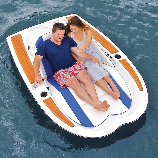 Electric Motorboat makes water-based activities eco-friendly