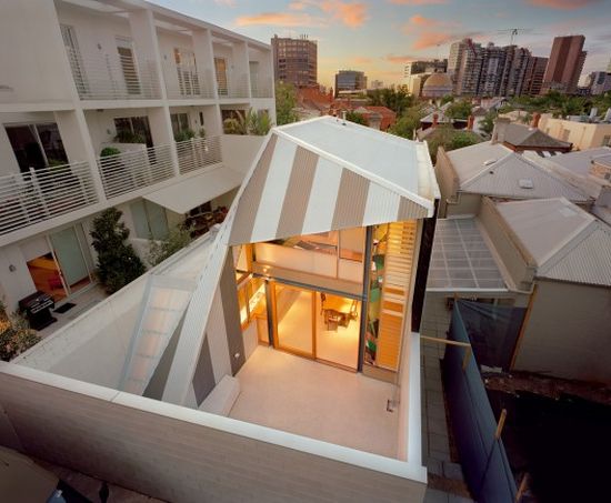 eyelid house 1 lRvJm 7071