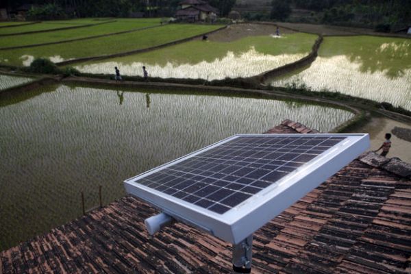 Farmers Foil Utilities Using Cell Phones to Access Solar