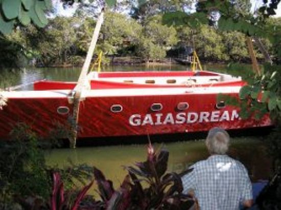 gaiasdream twin hulled vessel that runs on recycle