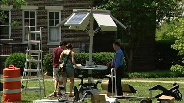 Hangin’ at the Dok: Maryville College gets solar-powered picnic tables