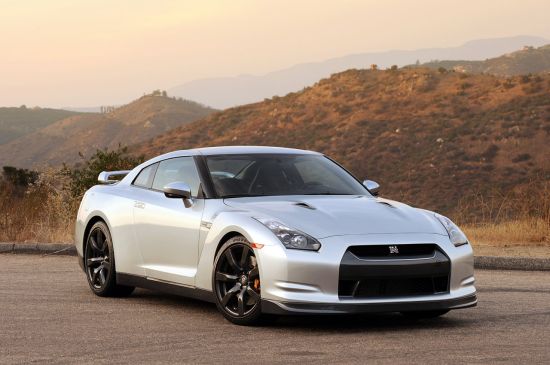 nissan gt r 2