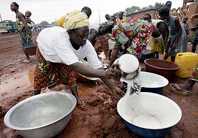 people queuing up for water in africa 246