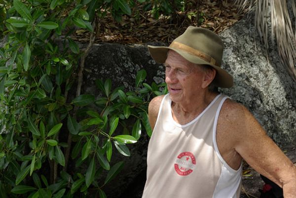Real-Life Robinson Crusoe Has Been Living on Exotic Island for 40 Years