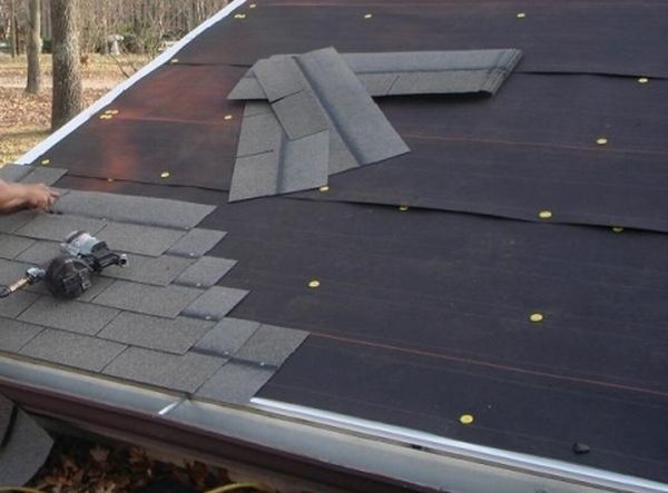 How to tar paper your roof - Ecofriend