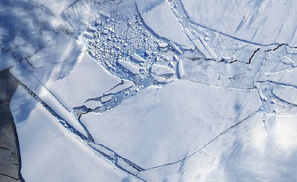 Satellite observes rapid ice shelf disintegration in Antarctic