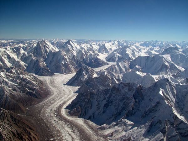 Slight mass gain of Karakoram glaciers