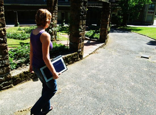 solar powered laptop 1