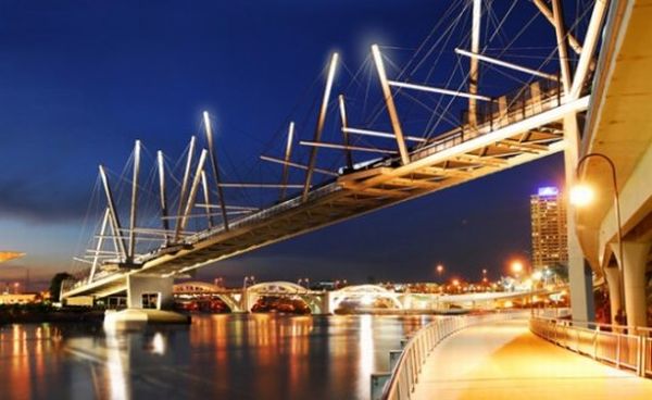 Solar-powered Kurilpa bridge