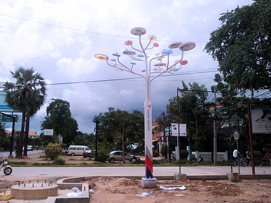 tree solar streetlights in angkor wat cambodia 4