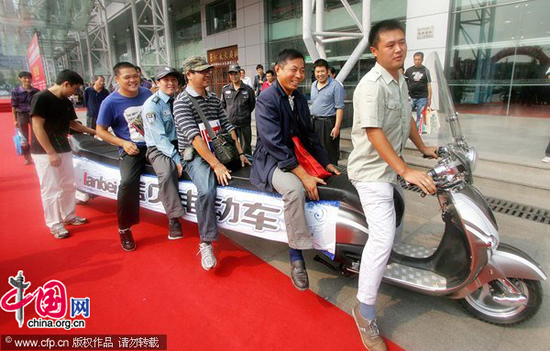 worlds longest electric bike can seat eight people