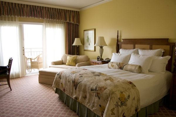 green_hotel_room