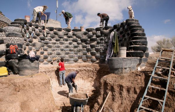 Earthship-Biotecture-2