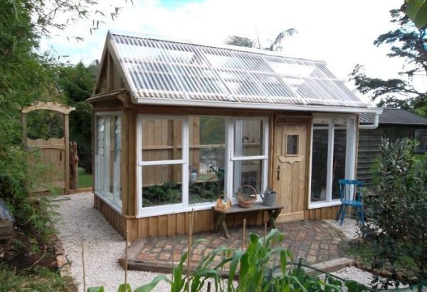 Five easy and effective DIY greenhouse structures - Ecofriend