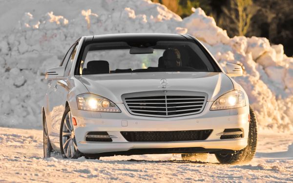 2012-Mercedes-Benz-S350-BlueTEC-4MATIC-front-end-11