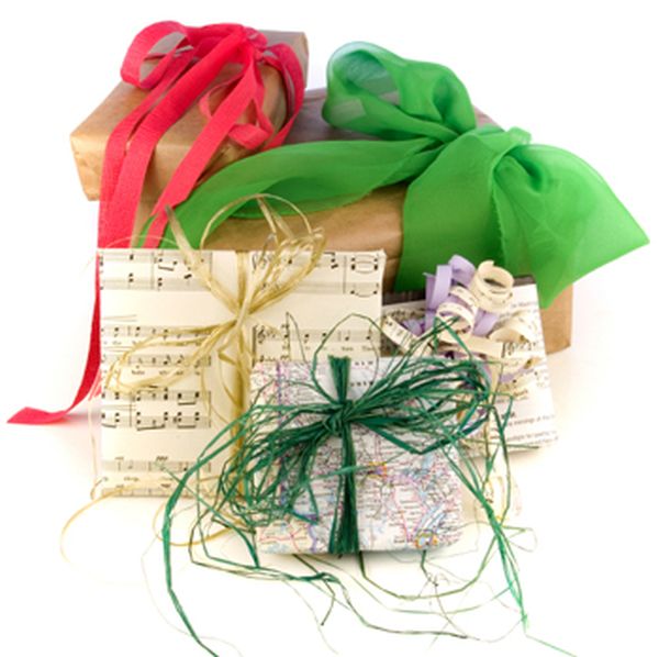 recycled-wrapping-paper-gifts