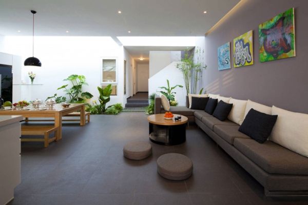 Green-Plants-Planted-In-White-Courtyard