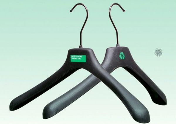 benetton-eco-hangers-537x402