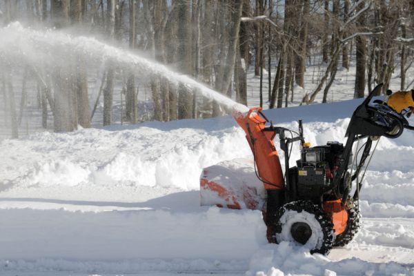 Outdoor-living-briggs-snow-blower