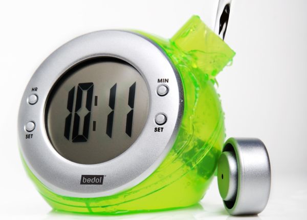 cropped green water clock Grn Pour