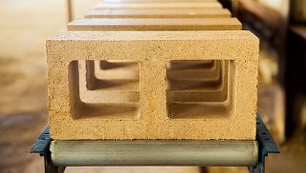 Low carbon concrete blocks