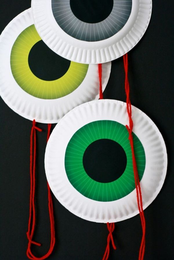 Dangling eyeball door decoration