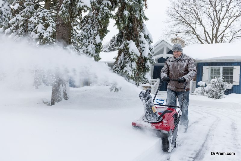 battery-operated-snow-blowers