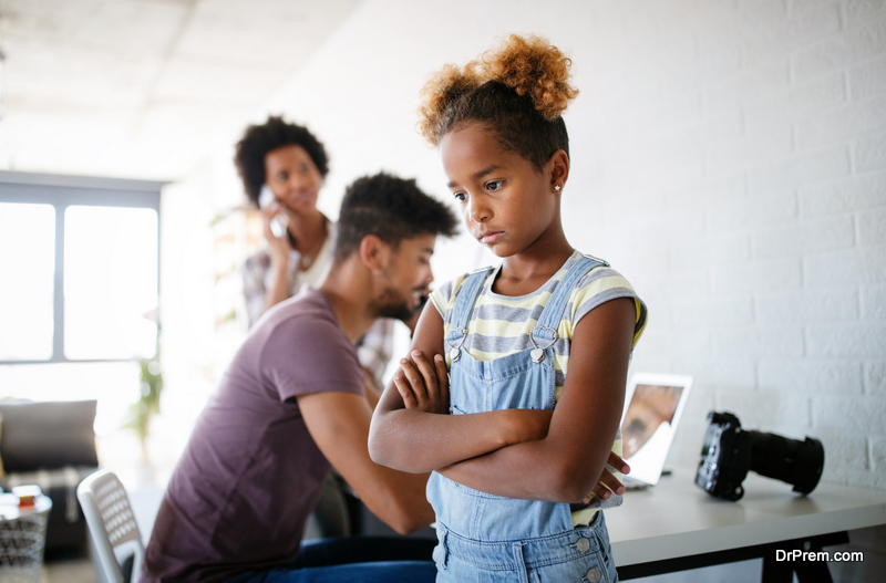 parents ignoring the child