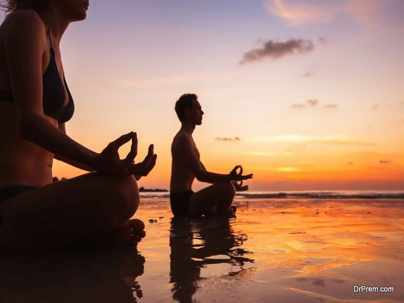 couple-practicing-meditation