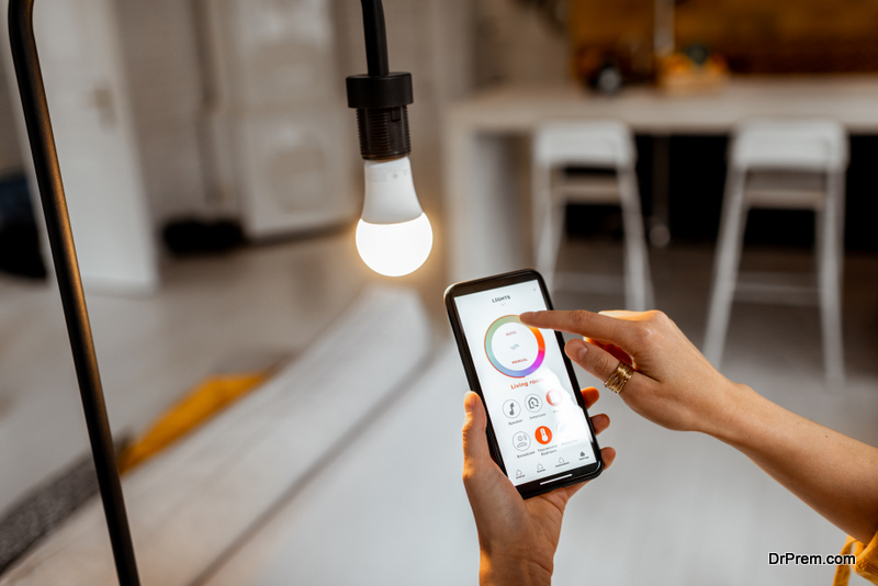 Controlling light bulb temperature and intensity with a smartphone application